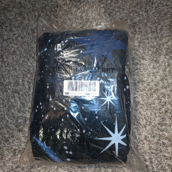 NEW! VS Celestial Print Blanket - Picture 3 of 6